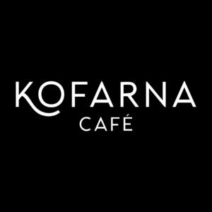 Logo de Café Kofarna en fondo negro, con tipografía moderna y limpia.