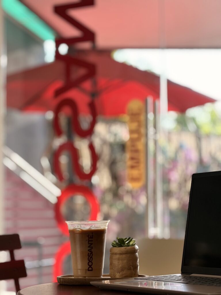 DOSSANTÉ CAFÉ