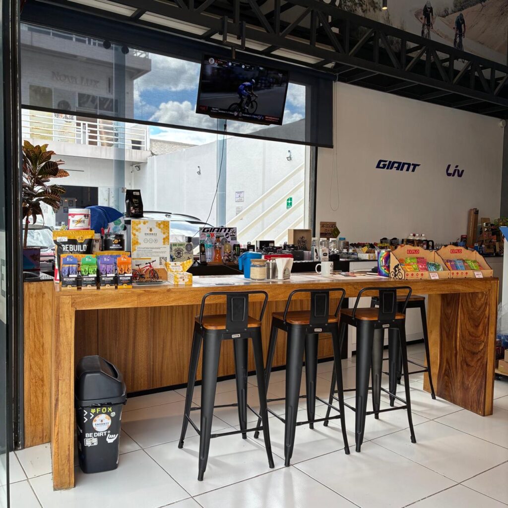 GIANT STORE JURIQUILLA