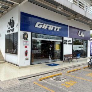 GIANT STORE JURIQUILLA